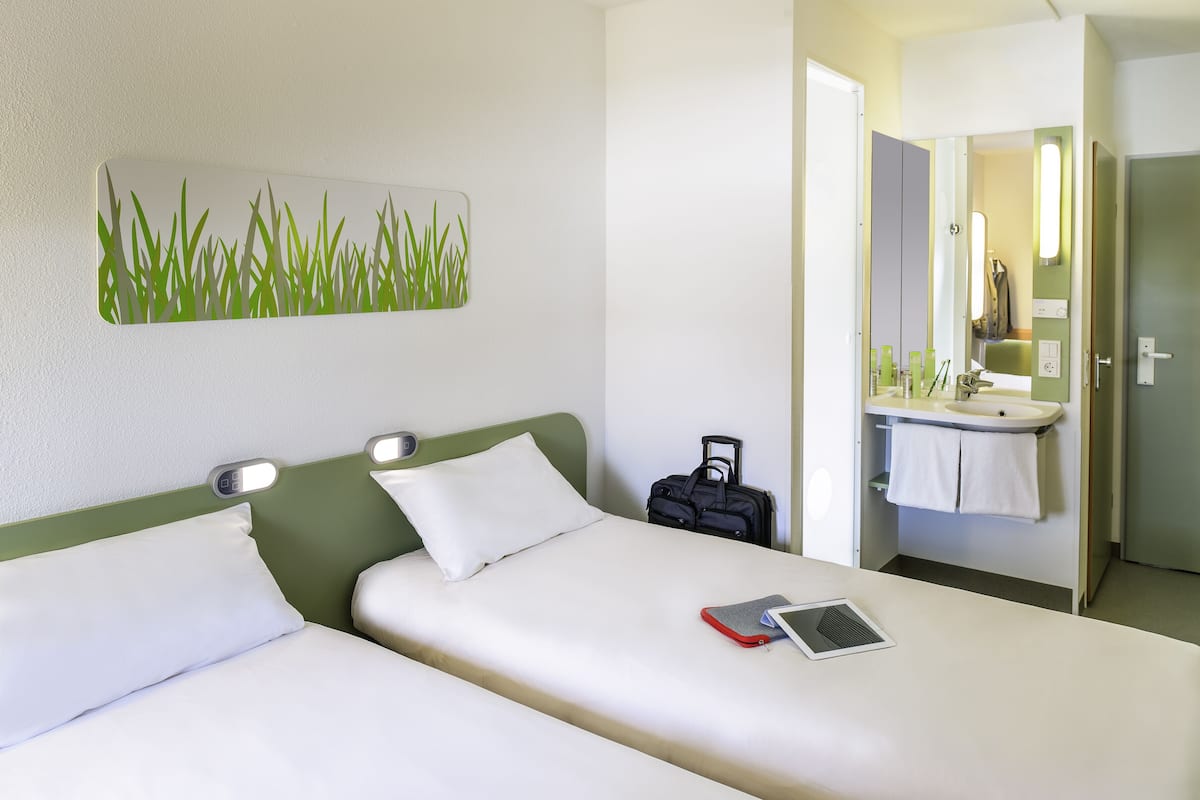 Twin Room, 2 Twin Beds | Hypo-allergenic bedding, desk, blackout drapes, iron/ironing board