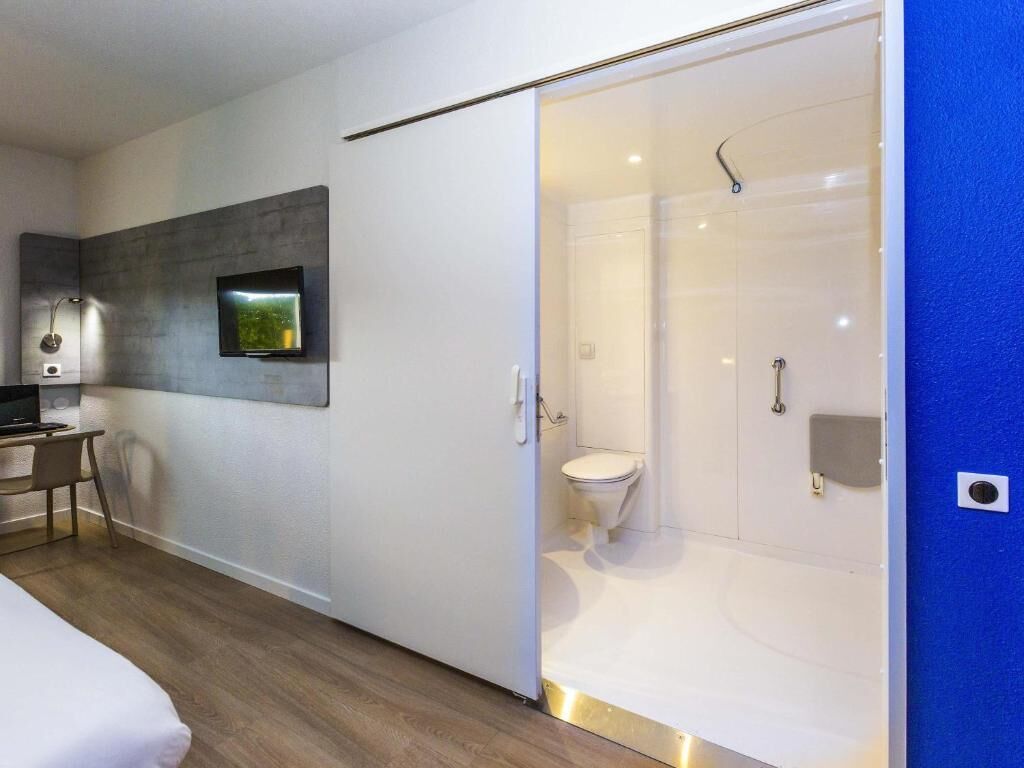 Zimmer (4 people) | Badezimmer | Dusche, umweltfreundliche Kosmetikartikel, Haartrockner, Handtücher