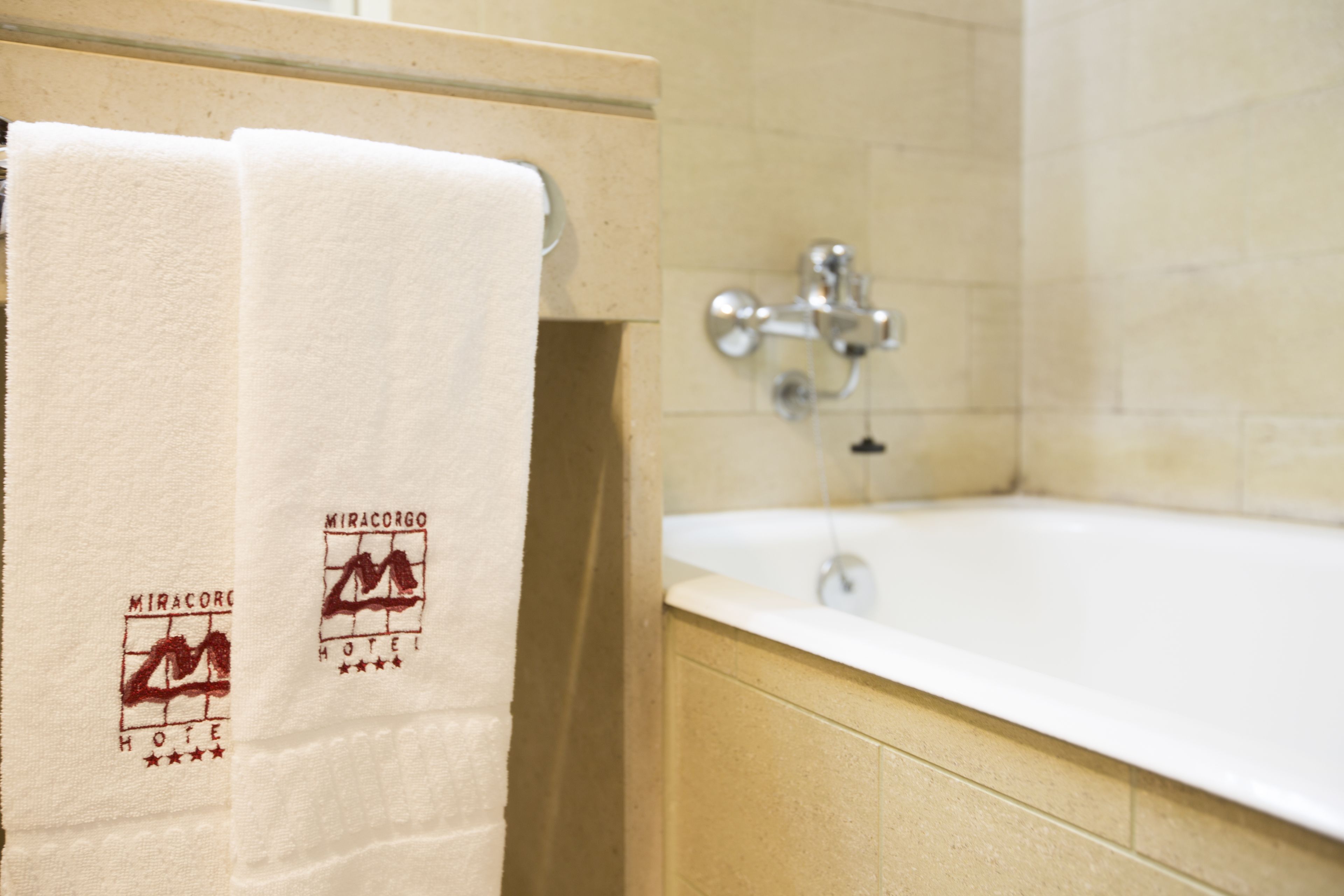 combined shower/bathtub, deep-soaking bathtub, rainfall showerhead