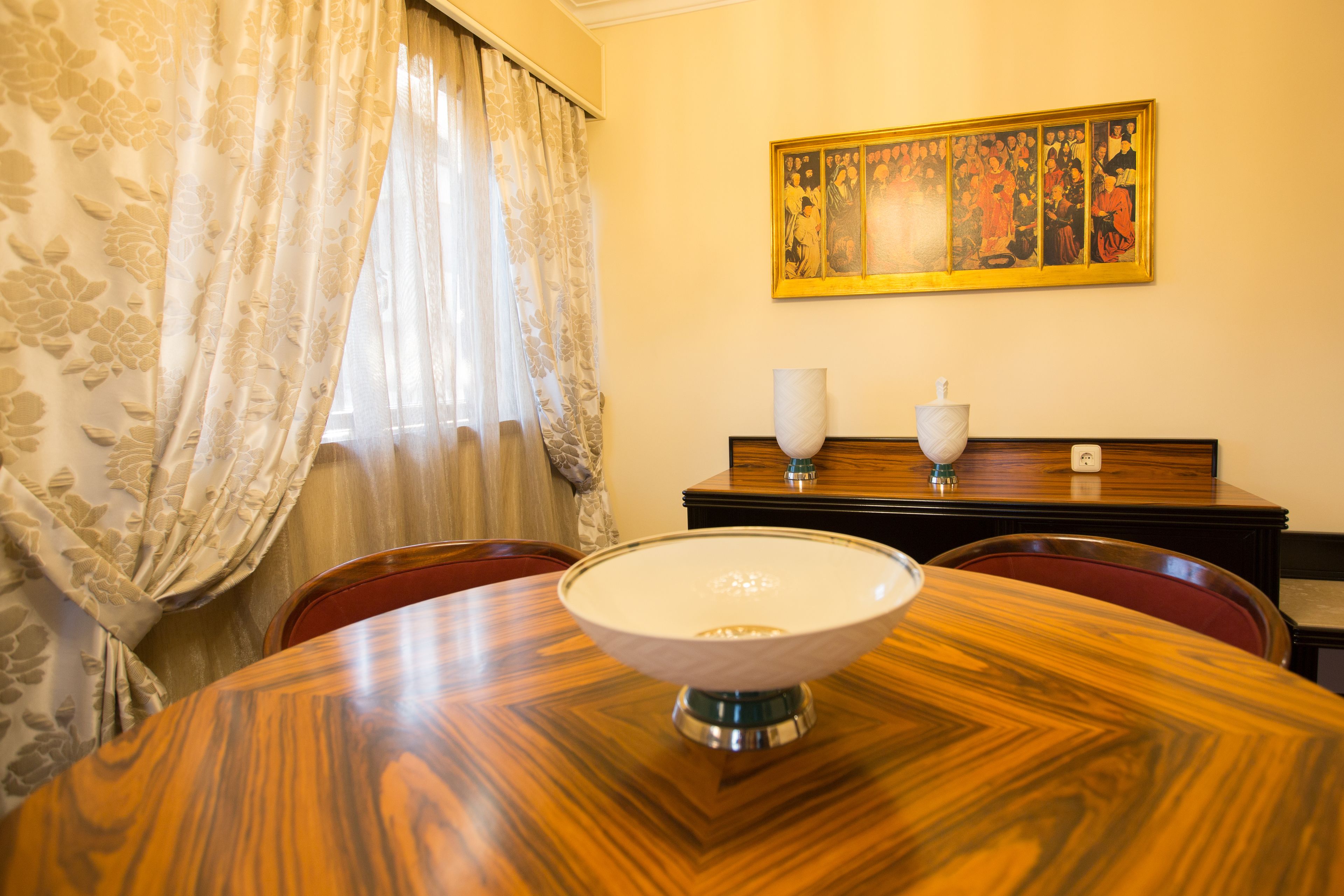 deluxe penthouse, 1 bedroom | in-room dining