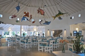 Breakfast, lunch, dinner served; pool views 