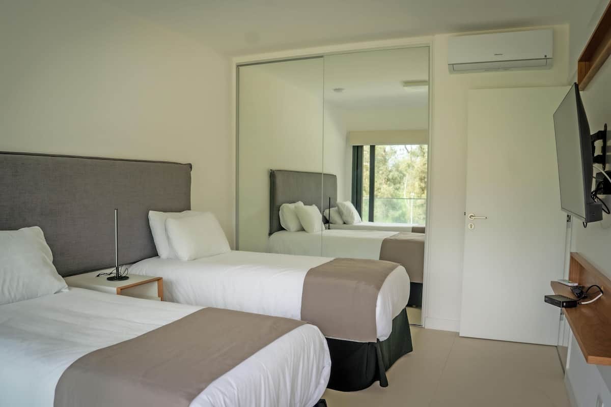 1 habitación y caja de seguridad en la habitación