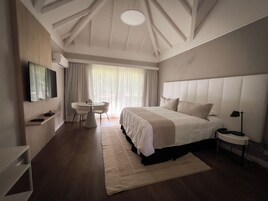 FOREST LAGOON MONOAMBIENTE | In-room safe, individually decorated, individually furnished