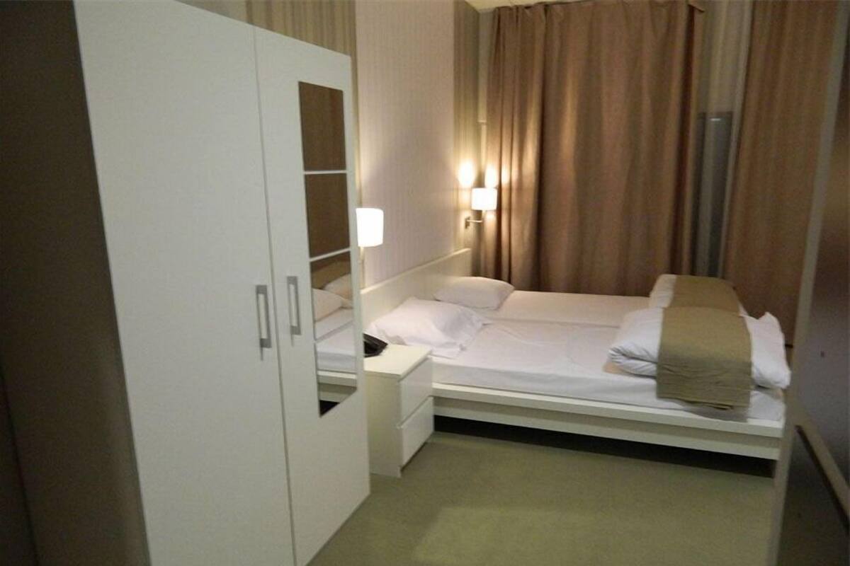 Habitación estándar, 1 cama de matrimonio grande | Minibar, escritorio, wifi gratis