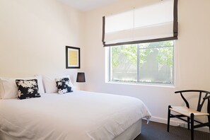 Căn hộ Deluxe, 2 phòng ngủ | Bộ trải giường bằng vải cotton Ai Cập, chăn bông, nệm có lớp đệm bông 