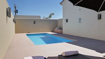 Outdoor pool, pool umbrellas, sun loungers