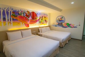 Deluxe Quadruple Room, 2 Queen Beds