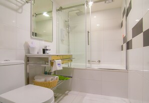 Elite Double Room with bathtub | Bathroom