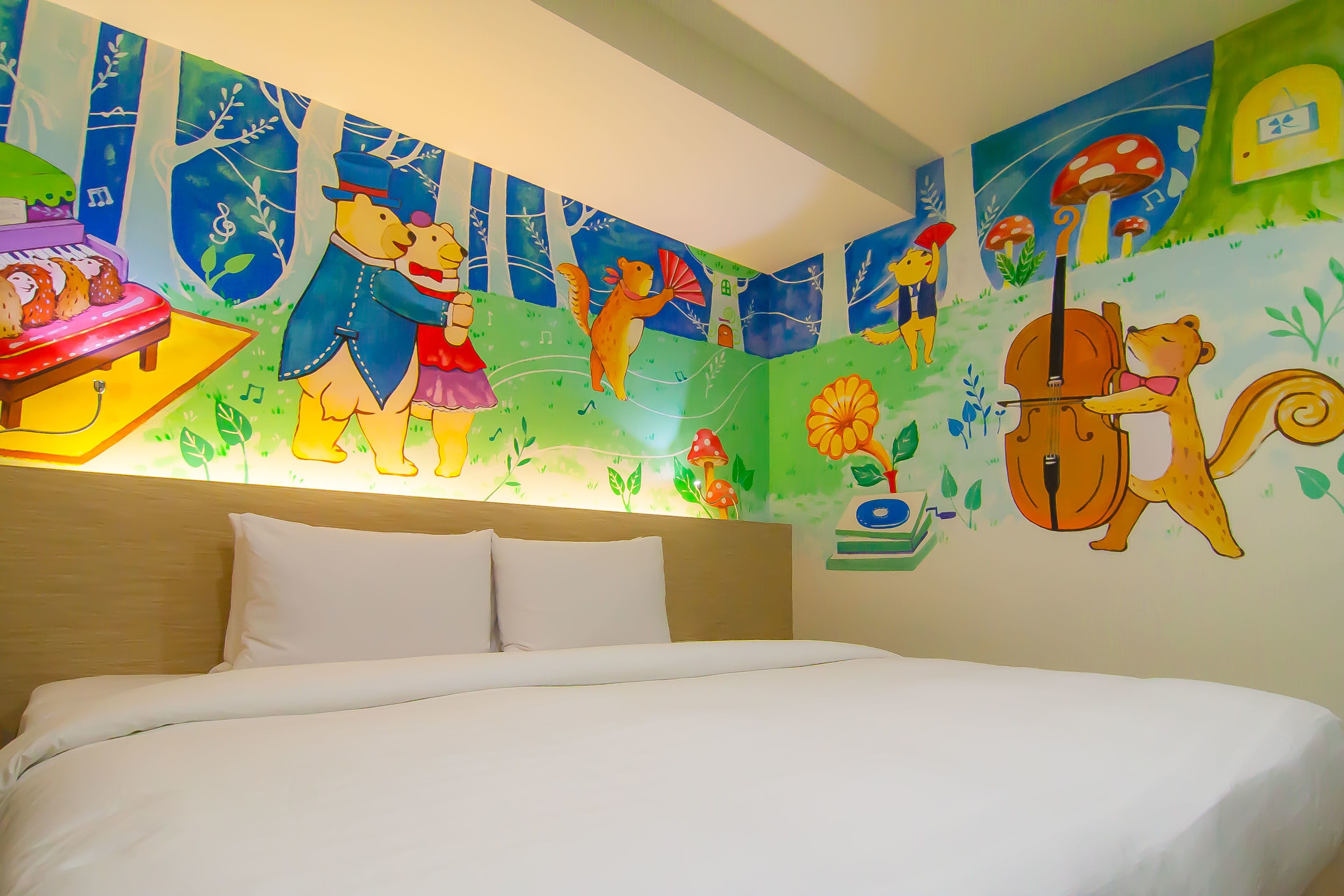 deluxe double room, 1 king bed (with bathtub) | down duvets, minibar, in-room safe, individually decorated