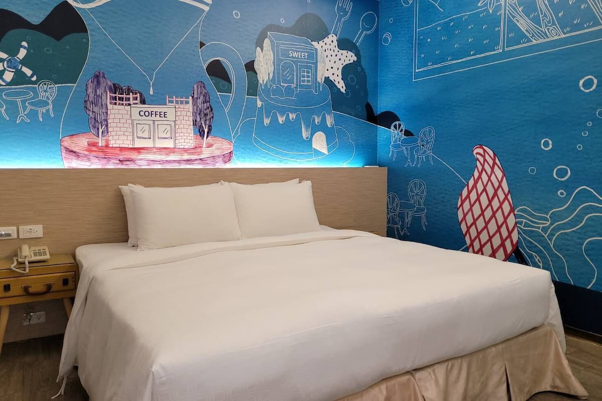 elite double room with bathtub | down duvets, minibar, in-room safe, individually decorated