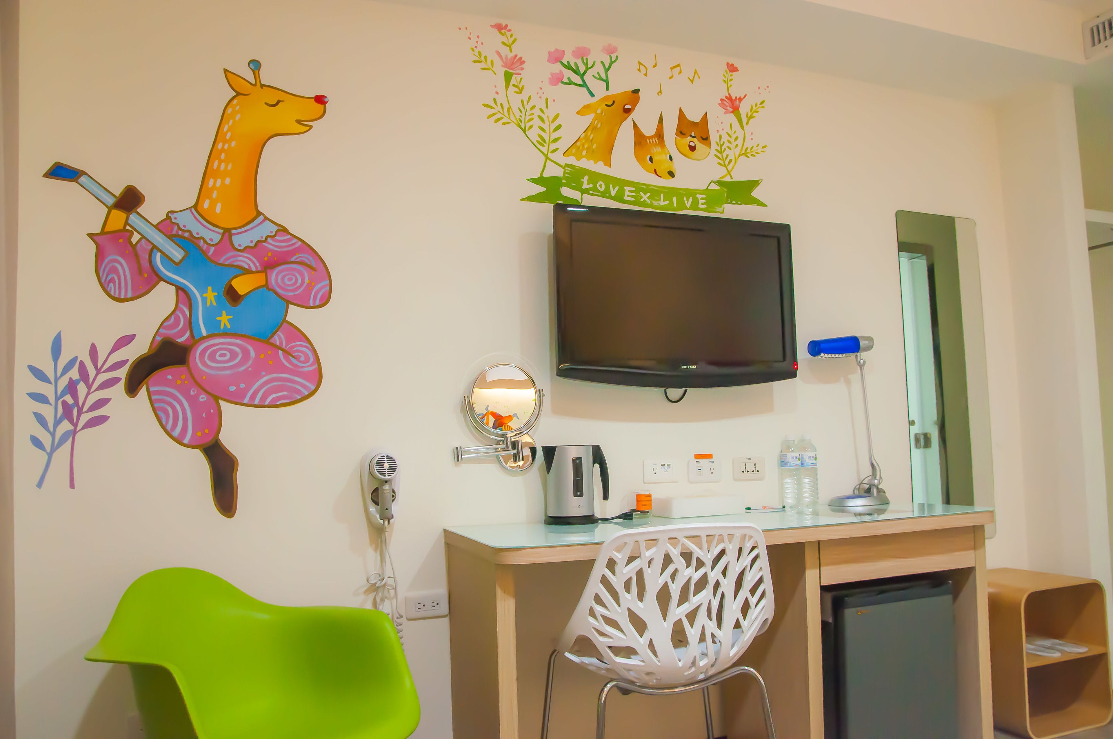 deluxe double room, 1 king bed (with bathtub) | children’s theme room