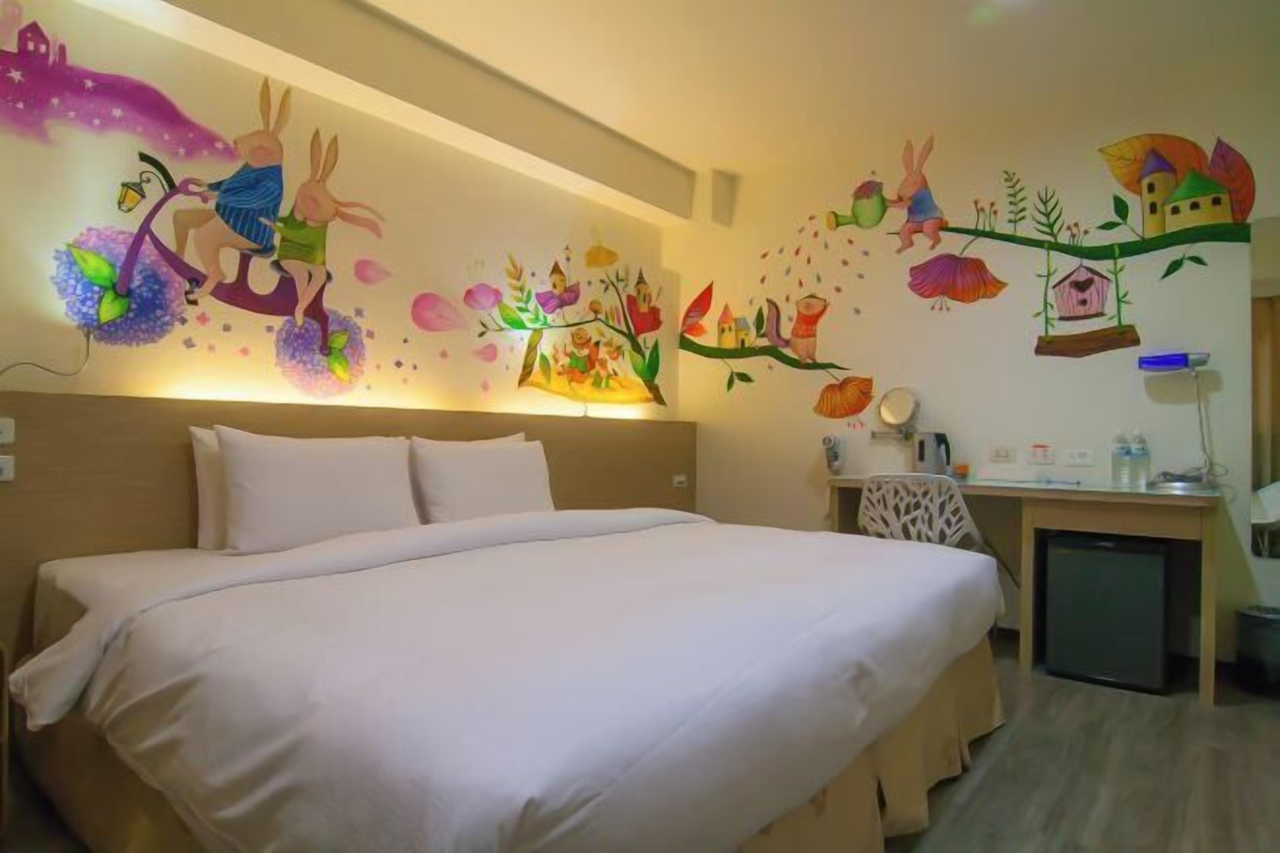 羽絨被、迷你吧、房內夾萬、獨特設計