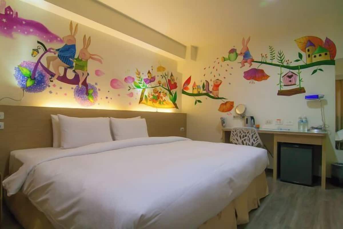 Down duvets, minibar, in-room safe, individually decorated