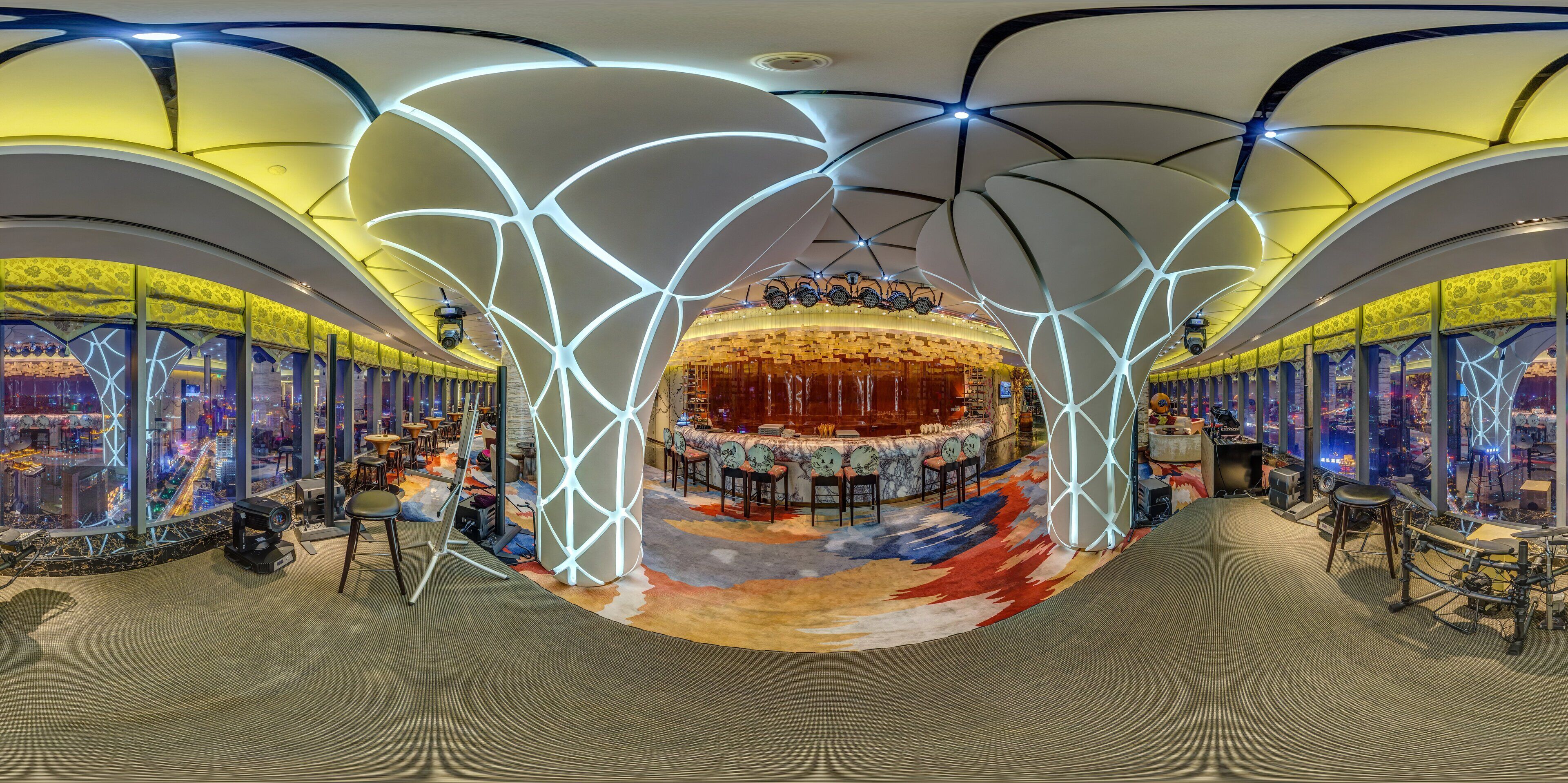 3 restaurants, breakfast, lunch, dinner served; chinese cuisine