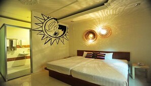 Nệm có lớp đệm bông, bàn, giường gấp/giường phụ (phụ phí)