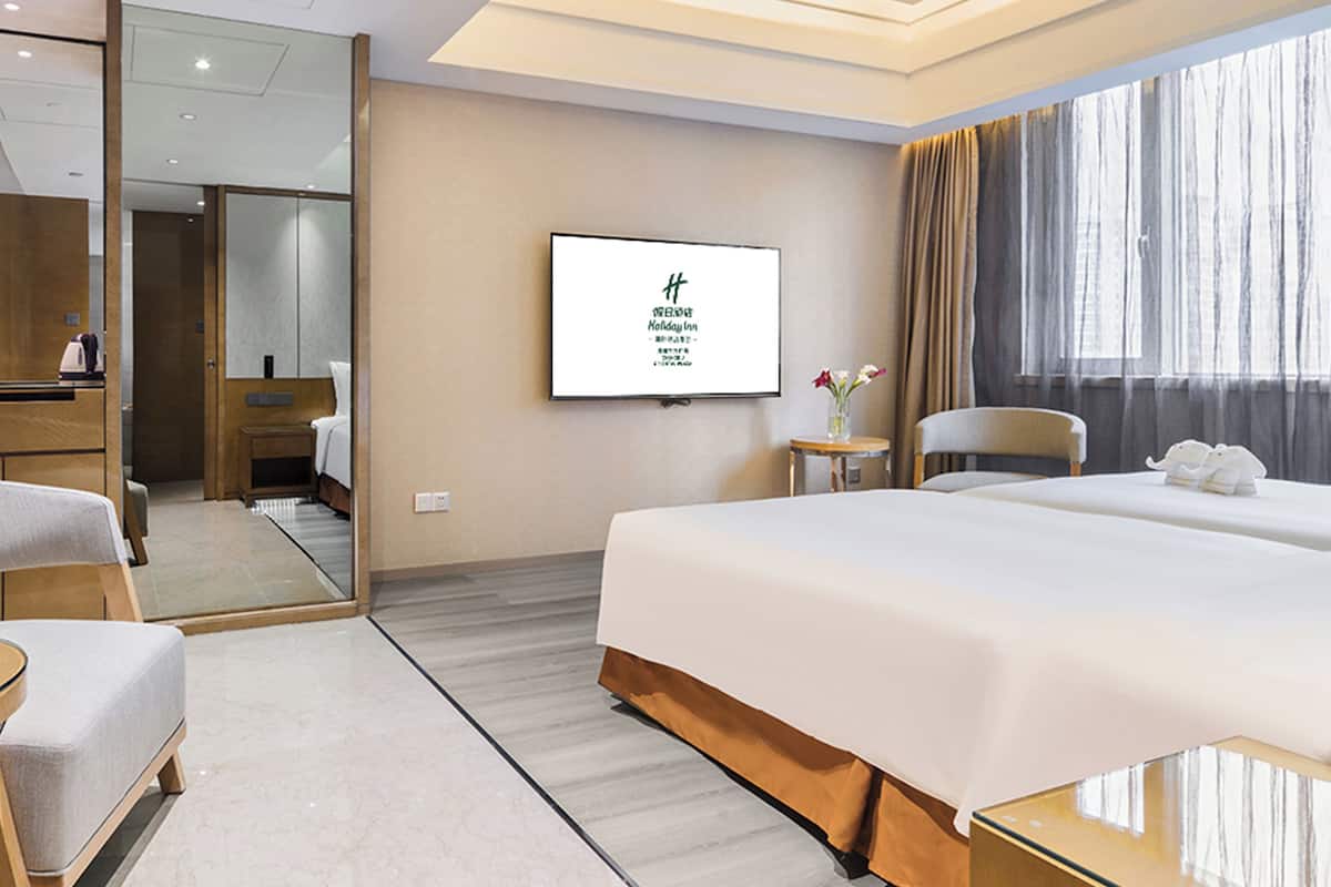 Family Suite, Multiple Beds, Smoking | 20 bedrooms, premium bedding, free minibar items, in-room safe