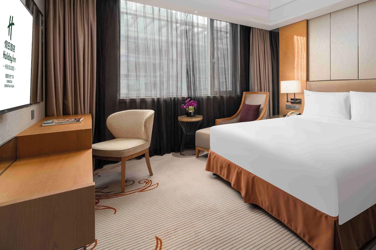 20 bedrooms, premium bedding, free minibar items, in-room safe