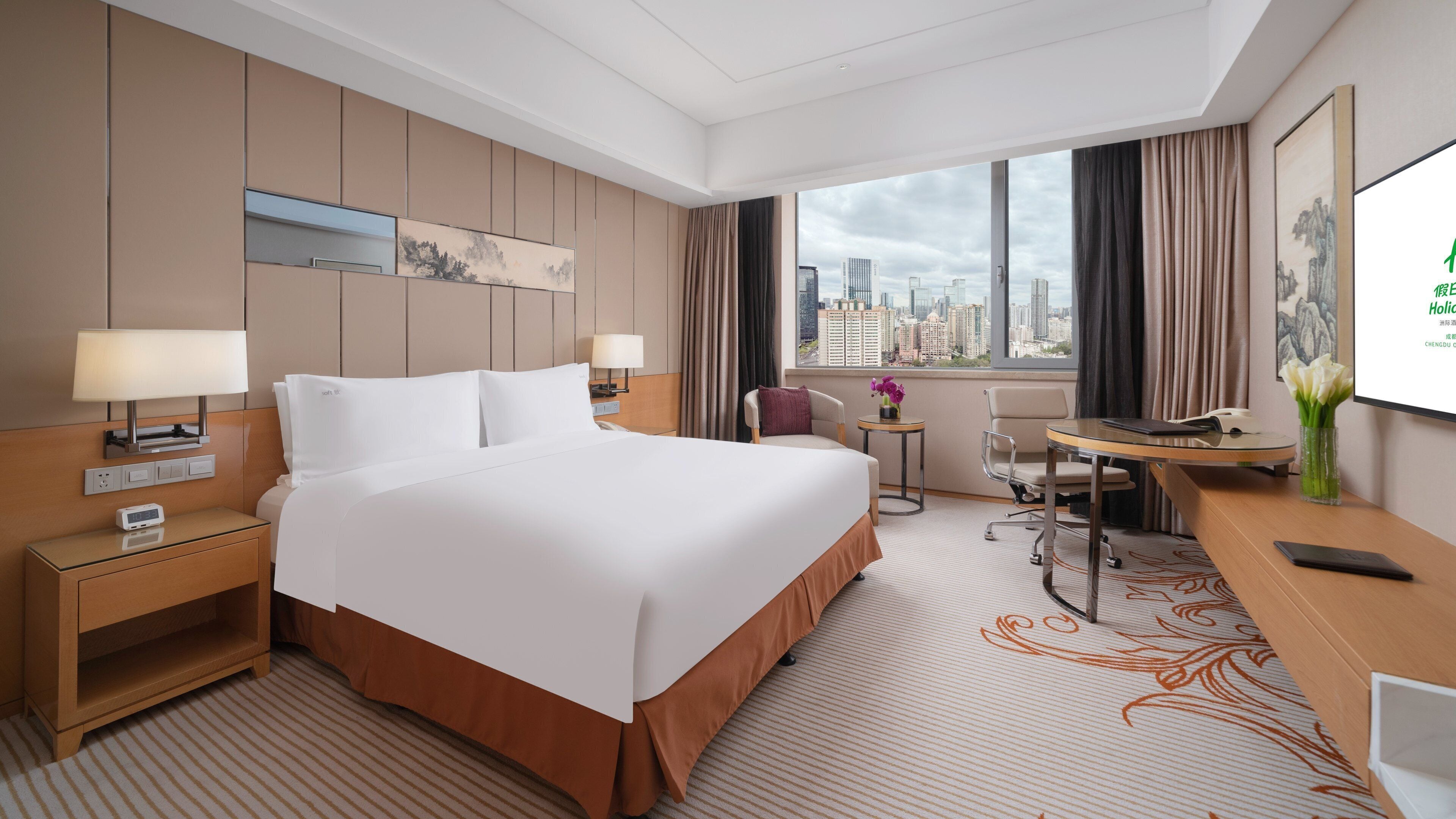 20 bedrooms, premium bedding, down duvets, free minibar items