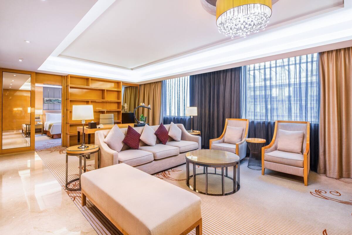 Suite, 1 soverom (Dining. Highfloor) | 20 soverom, sengetøy av topp kvalitet og dundyner
