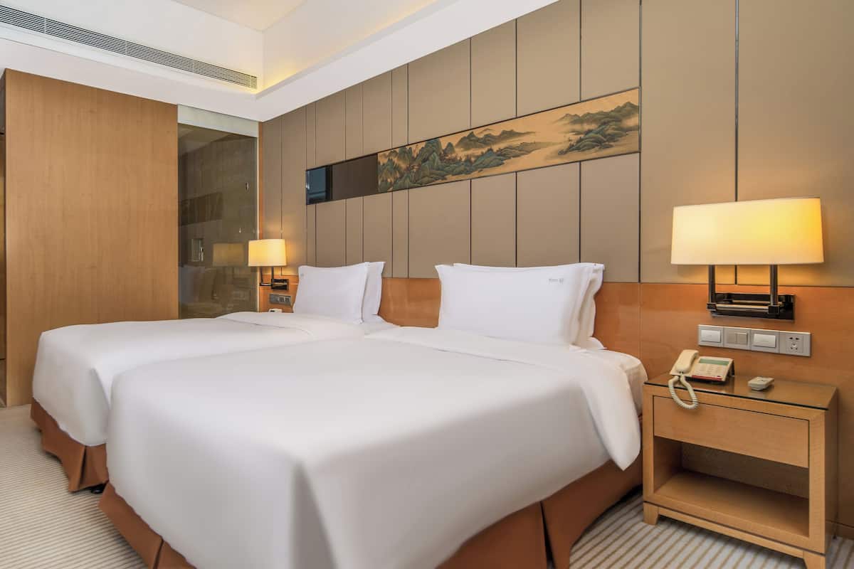 20 bedrooms, premium bedding, free minibar items, in-room safe