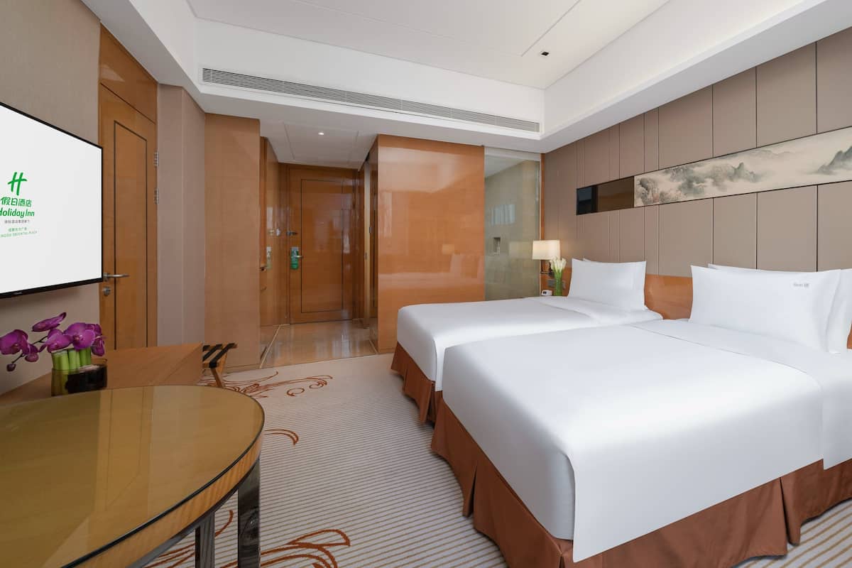 20 bedrooms, premium bedding, down duvets, free minibar items