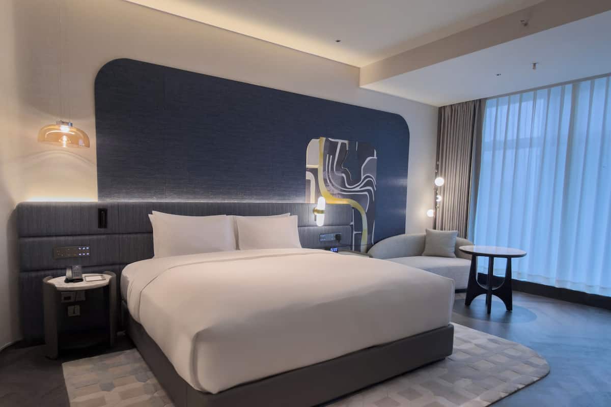 Premium bedding, minibar, in-room safe, desk