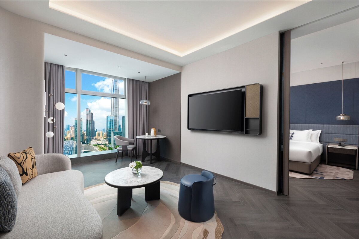 Suite, 1 Bedroom | Premium bedding, minibar, in-room safe, desk