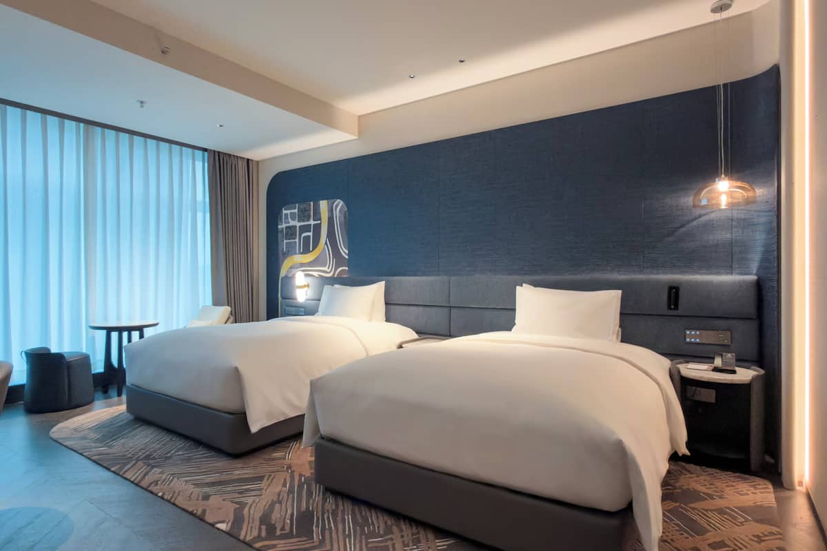 Premium bedding, minibar, in-room safe, desk