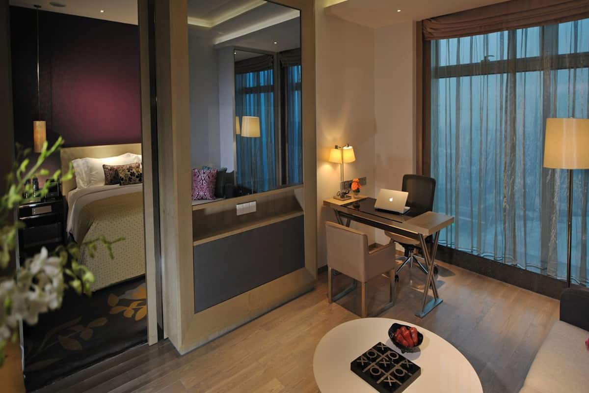 1 bedroom, premium bedding, minibar, in-room safe