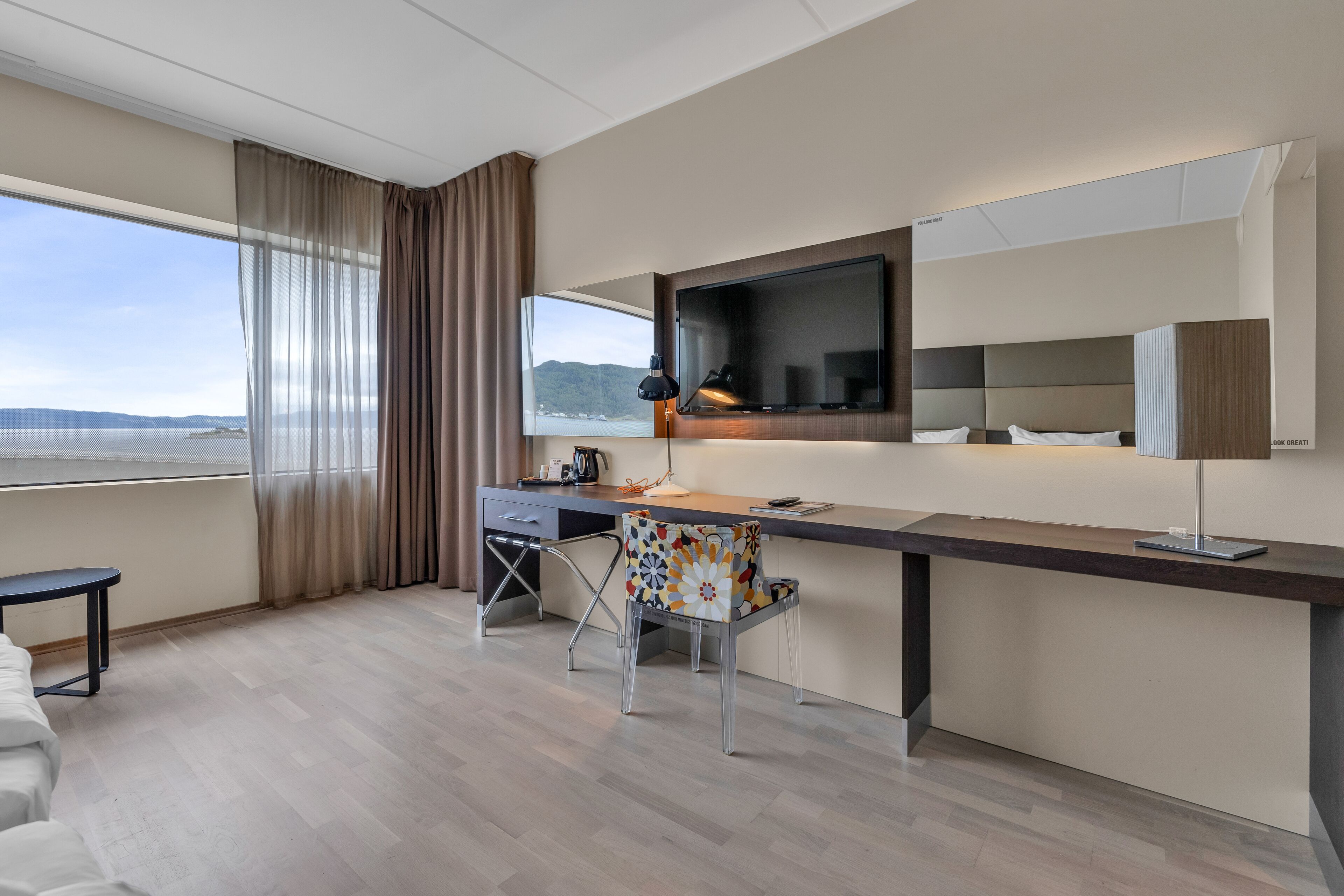 pillow-top beds, minibar, in-room safe, desk