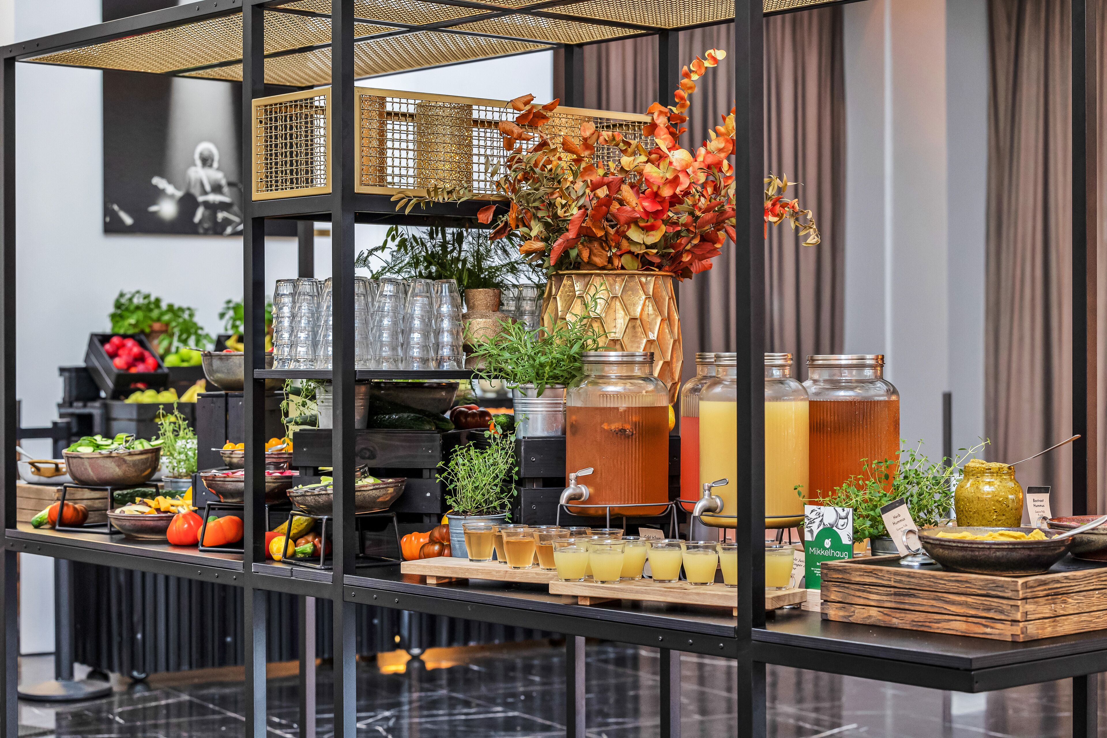 free daily breakfast