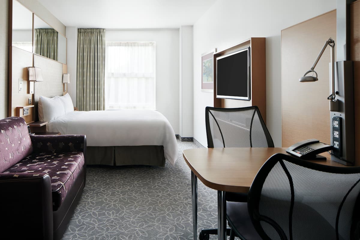 1 bedroom, Egyptian cotton sheets, premium bedding, desk