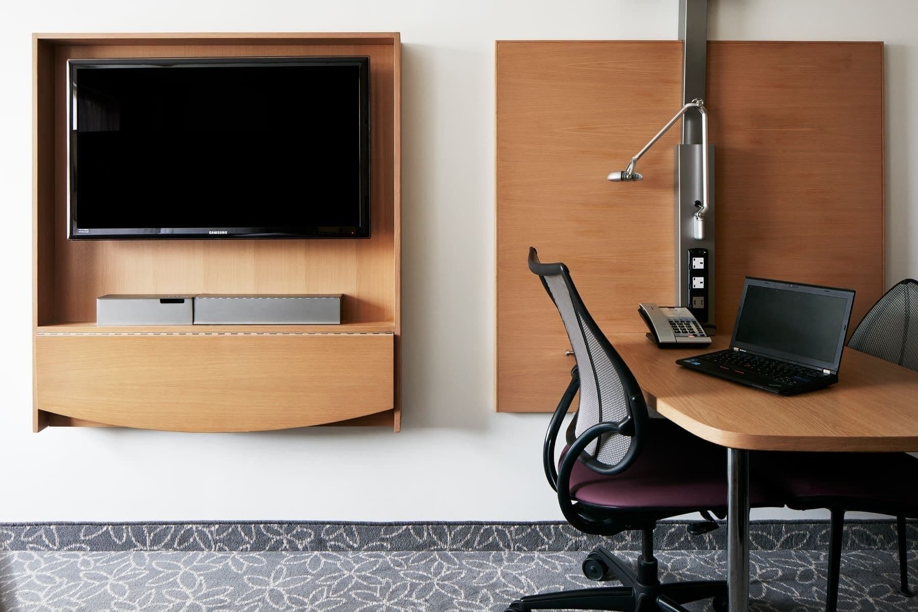 standard room, 2 single beds | 1 bedroom, egyptian cotton sheets, premium bedding, desk