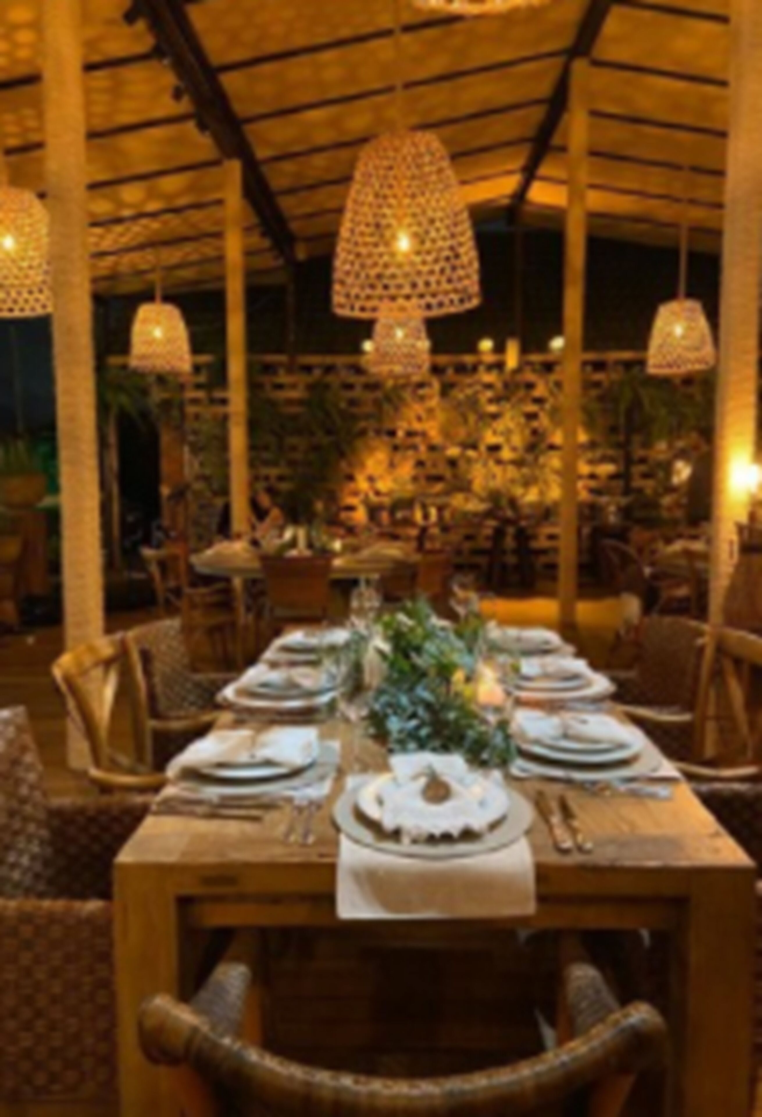 3 restaurantes; se sirve almuerzo y cena; cocina brasileña