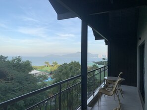 套房, 熱水浴缸 | 陽台景觀