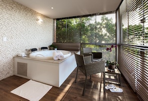 Presidential Suite, Hot Tub | Bilik Mandi | Pancuran mandi, kelengkapan dandanan diri berjenama, pengering rambut