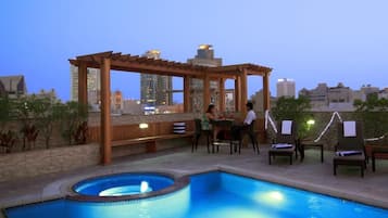 حمام سباحة
