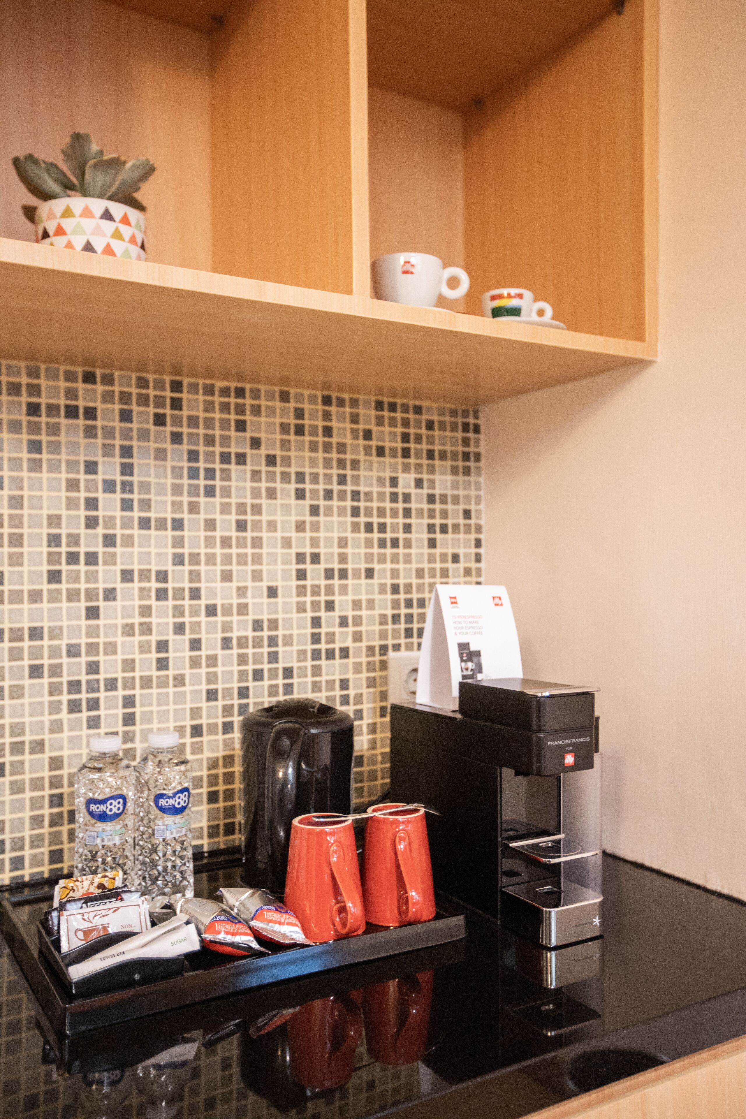 executive room, 1 queen bed | coffee and/or coffee maker