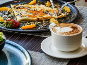 Petit déjeuner buffet (37 TND par personne)