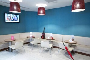 Coin salon dans le hall