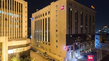 Facciata della struttura - sera/notte