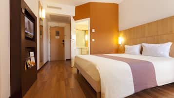 Double Room, queen size bed | 高級寢具、客房內保險箱、書桌、遮光布/窗簾