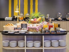 Café da manhã com buffet todos os dias mediante uma taxa