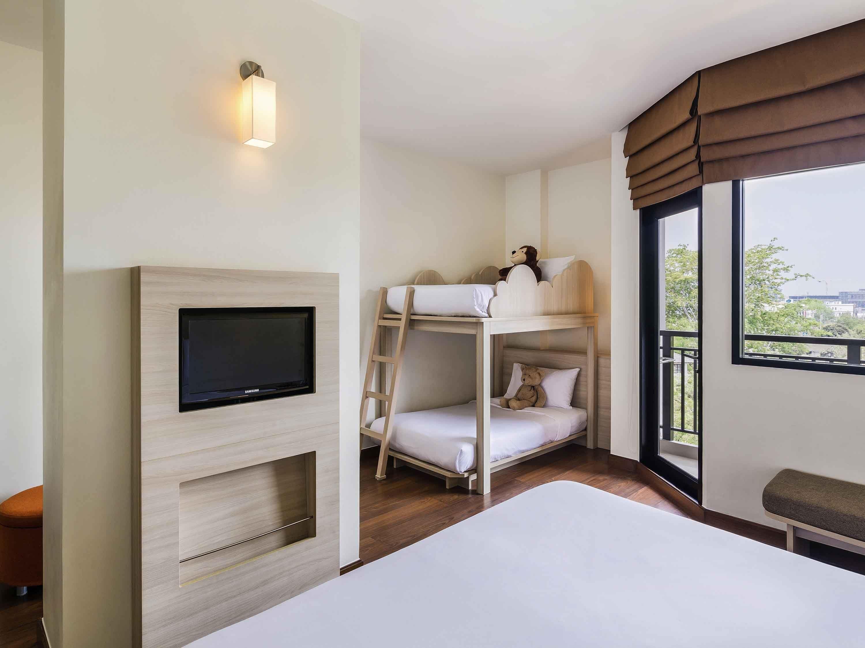 Family Room, Multiple Beds