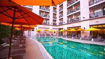 Außenpool, Liegestühle