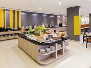 Café da manhã com buffet todos os dias mediante uma taxa