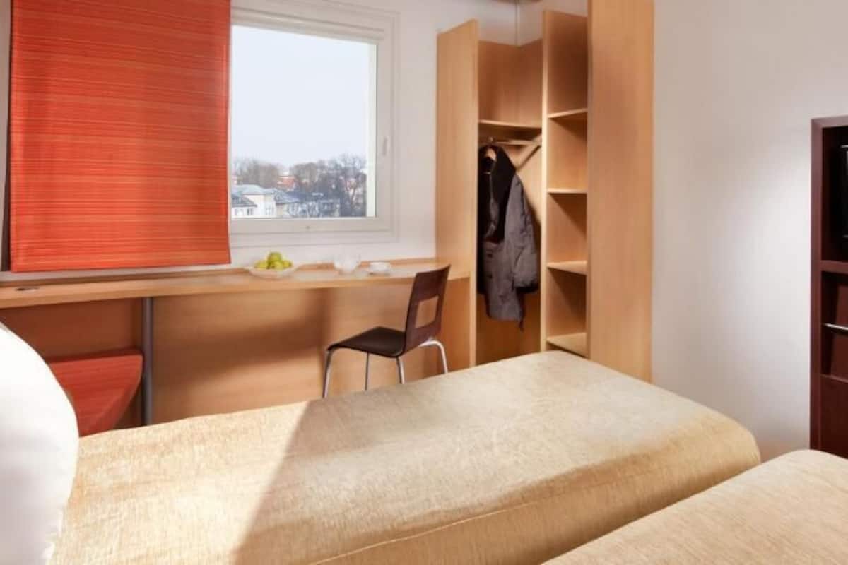 Standard Room, 2 Twin Beds, Non Smoking | Select Comfort beds, desk, soundproofing, free cribs/infant beds