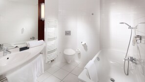 华丽客房, 1 张大床和 1 张沙发床, 无烟房, 阳台 | 浴室 | 免费洗浴用品、吹风机、毛巾