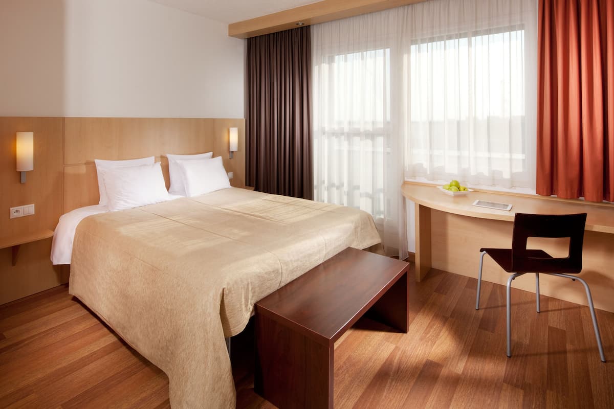 Habitación superior, 1 cama Queen size y sofá cama, para no fumadores | Camas Select Comfort, escritorio, insonorización y cunas gratuitas