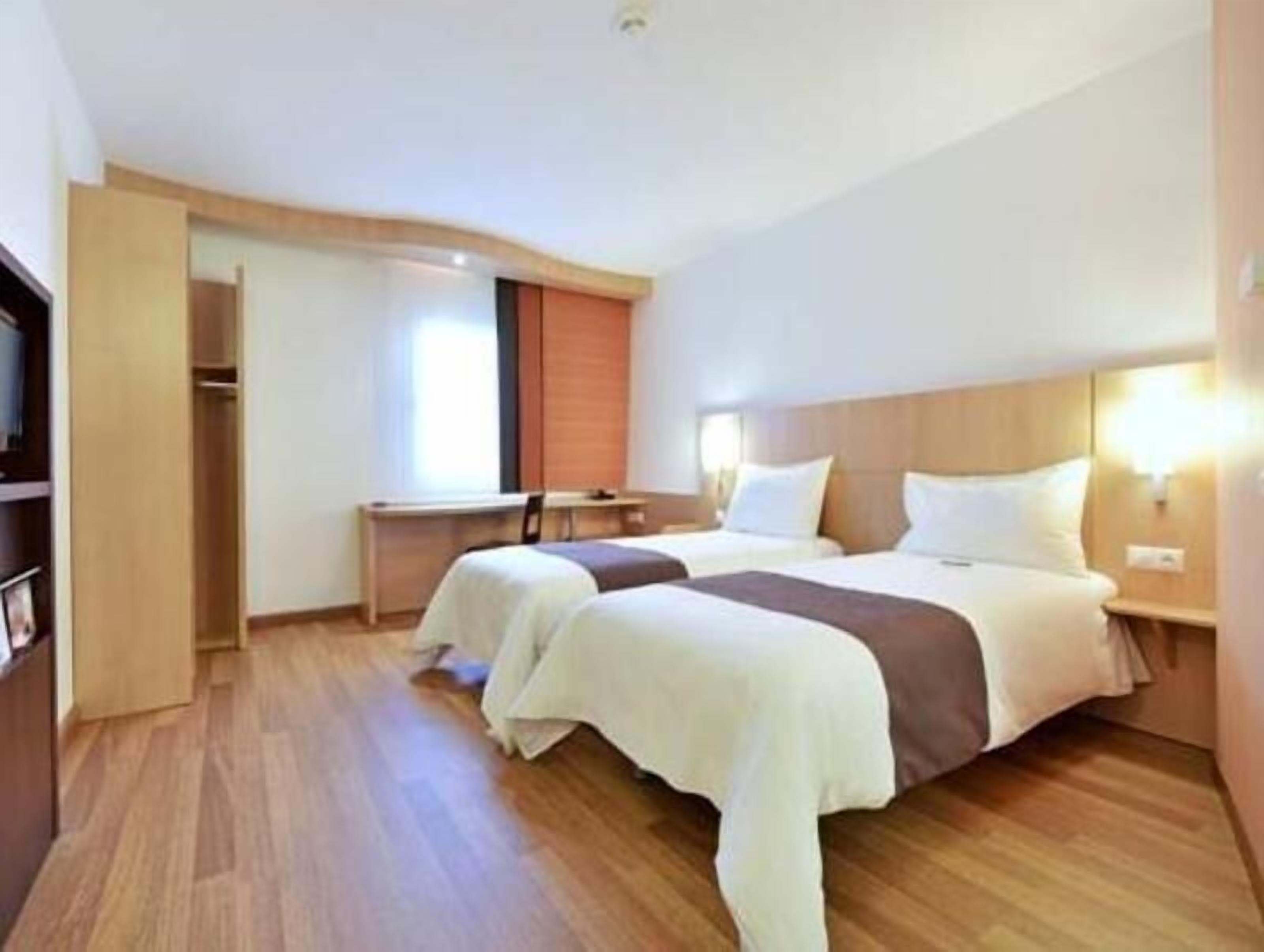 Select Comfort beds, desk, soundproofing, free cots/infant beds